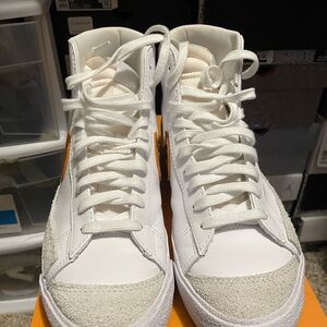 Nike Blazer Mid '77 SE White and Black Sneakers